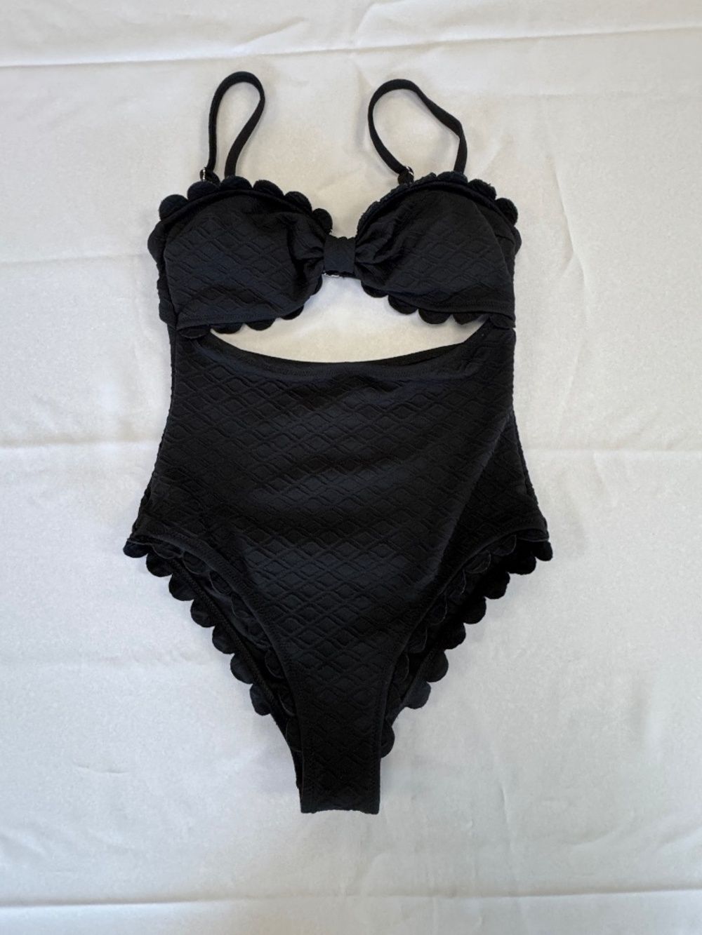 Cupshe Women's Cutout Scallop Trim One Piece Black Swimsuit Size M - Picture 2 of 11